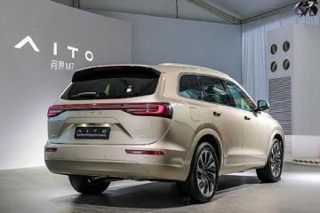 又一辆“完全超越百万级豪车”的新车上市了，问界M7发布两小时订单量破万